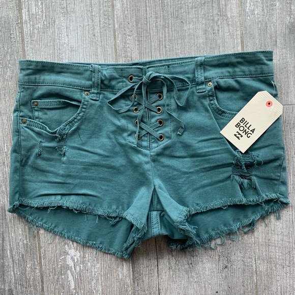 🔥🔥BILLABONG - LITE HEARTED DENIM SHORT🔥🔥 - Picture 2 of 4
